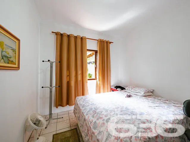 VENDE-SE SOBRADO COM SUĂTE MASTER + 4 DORMITĂRIOS