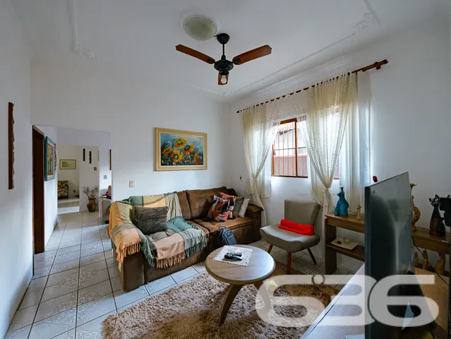 VENDE-SE SOBRADO COM SUĂTE MASTER + 4 DORMITĂRIOS