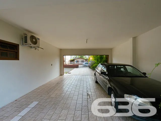 VENDE-SE SOBRADO COM SUĂTE MASTER + 4 DORMITĂRIOS