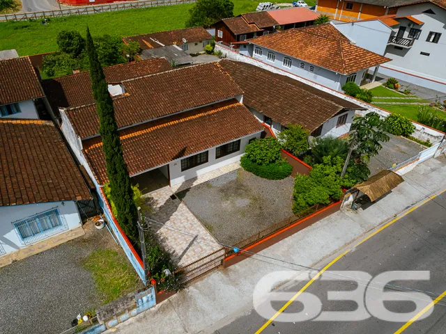 VENDE-SE SOBRADO COM SUĂTE MASTER + 4 DORMITĂRIOS