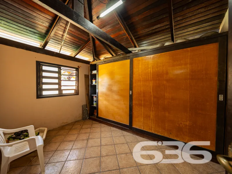 CASA GRANDE COM TERRENO 502m² COM 4 QUARTOS SENDO