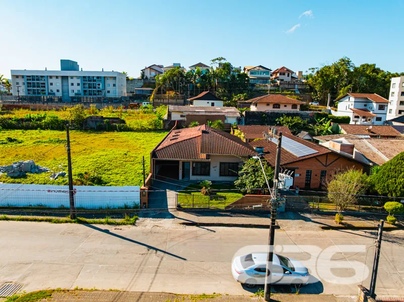 CASA GRANDE COM TERRENO 502m² COM 4 QUARTOS SENDO