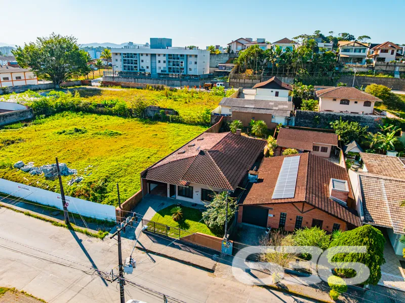 CASA GRANDE COM TERRENO 502m² COM 4 QUARTOS SENDO