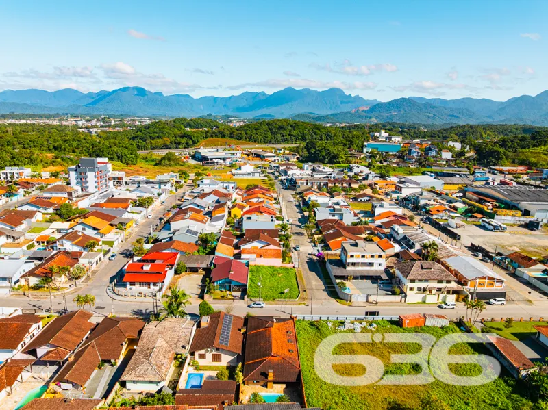 CASA GRANDE COM TERRENO 502m² COM 4 QUARTOS SENDO