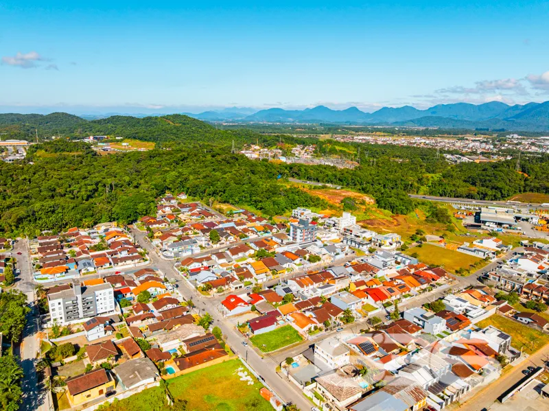 CASA GRANDE COM TERRENO 502m² COM 4 QUARTOS SENDO
