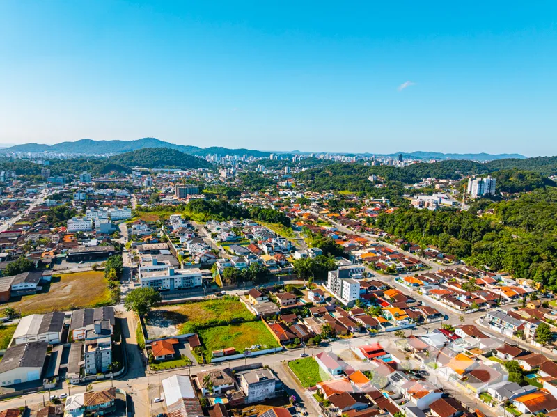 CASA GRANDE COM TERRENO 502m² COM 4 QUARTOS SENDO