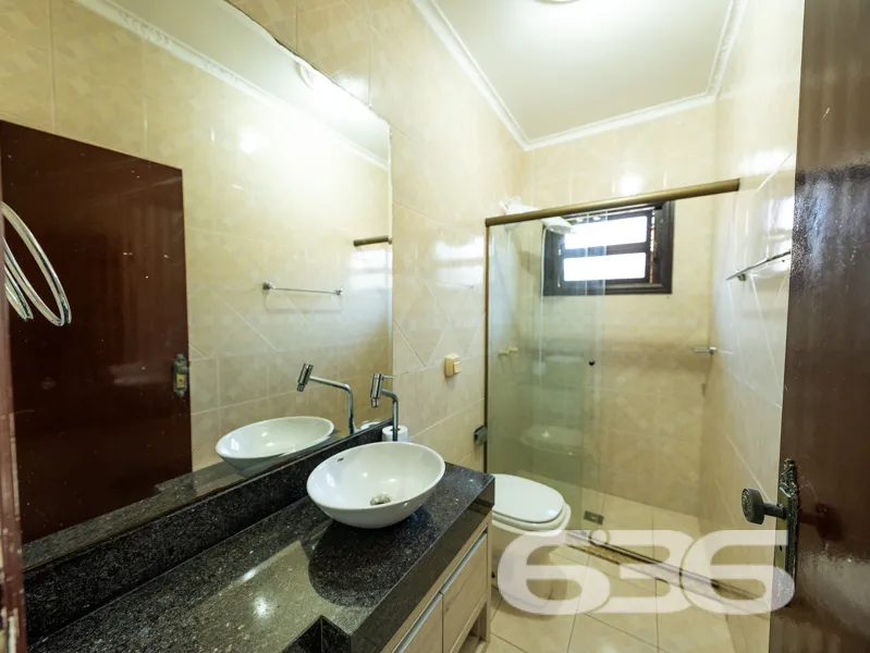 CASA GRANDE COM TERRENO 502m² COM 4 QUARTOS SENDO