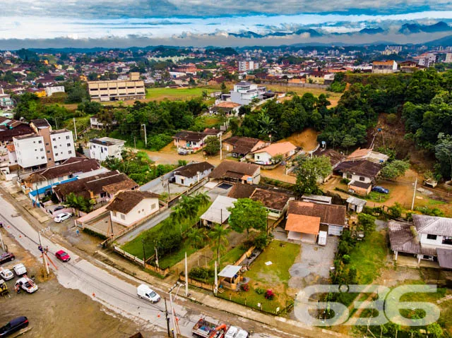 VENDE-SE TERRENO AMPLO E PRONTO PARA CONSTRUIR NO 