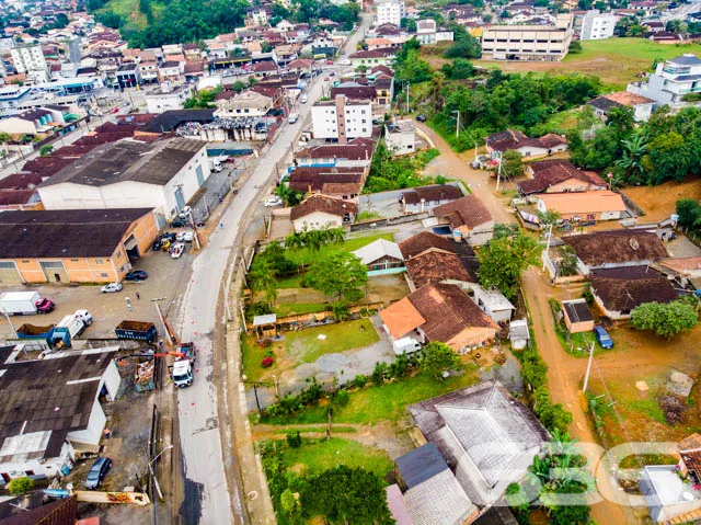 VENDE-SE TERRENO AMPLO E PRONTO PARA CONSTRUIR NO 