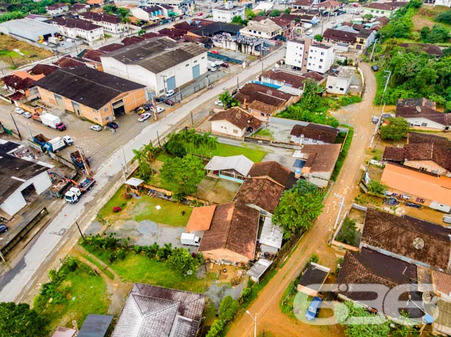 VENDE-SE TERRENO AMPLO E PRONTO PARA CONSTRUIR NO 