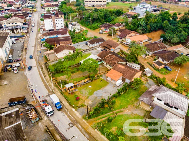 VENDE-SE TERRENO AMPLO E PRONTO PARA CONSTRUIR NO 