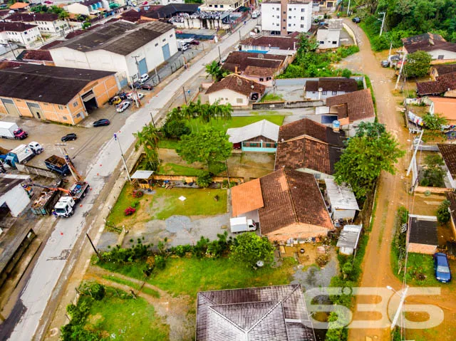 VENDE-SE TERRENO AMPLO E PRONTO PARA CONSTRUIR NO 