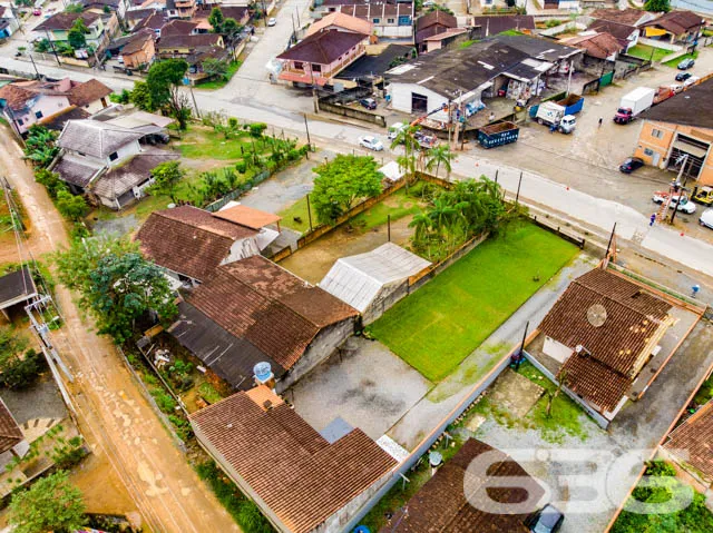 VENDE-SE TERRENO AMPLO E PRONTO PARA CONSTRUIR NO 