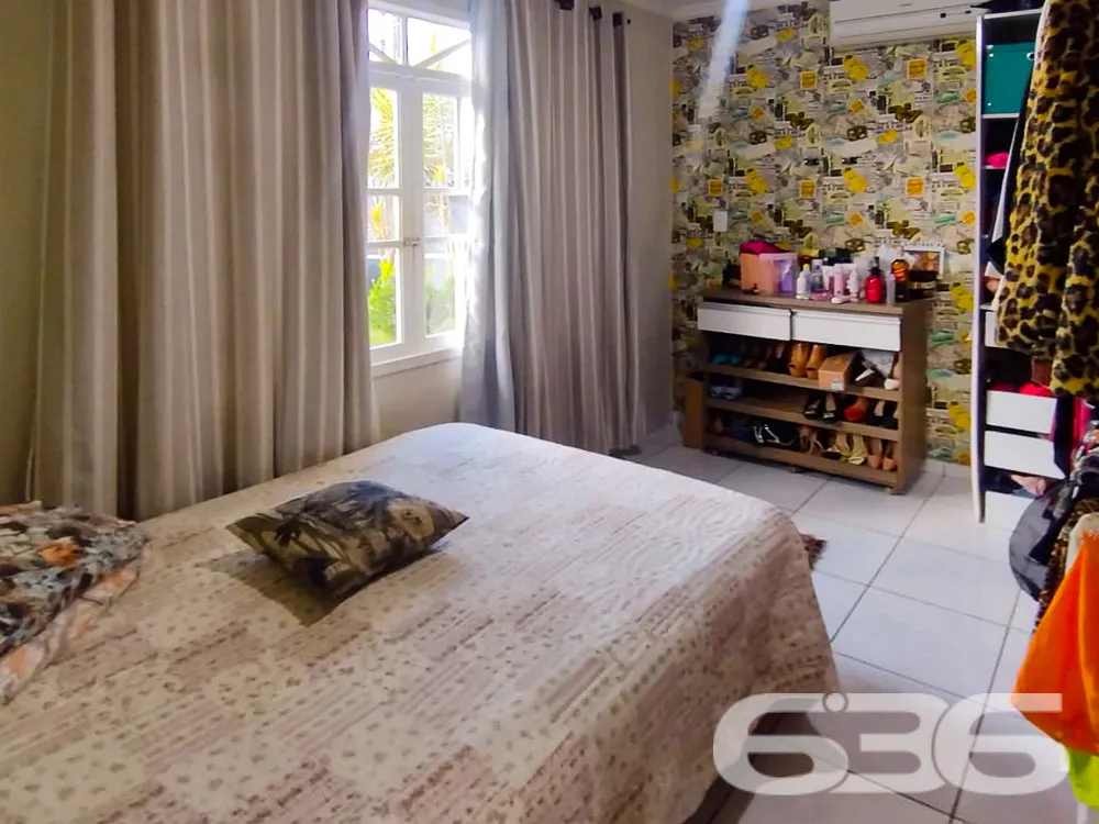 CASA COM SUÍTE + 2 DORMITÓRIOS NO BAIRRO IRIRIÚ
E