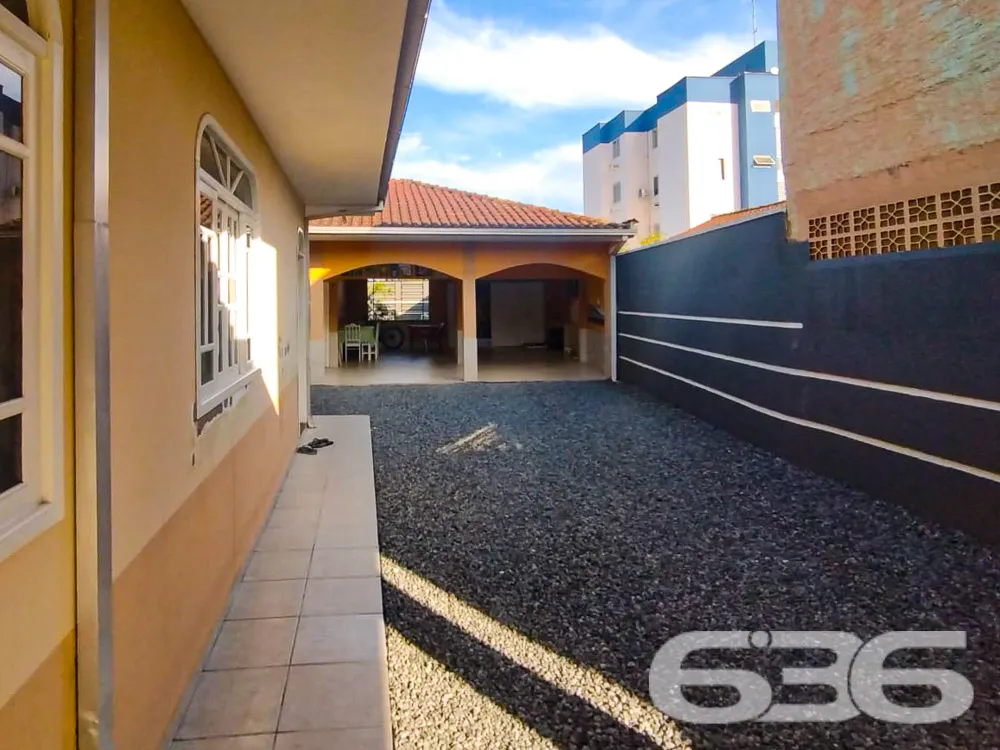 CASA COM SUÍTE + 2 DORMITÓRIOS NO BAIRRO IRIRIÚ
E