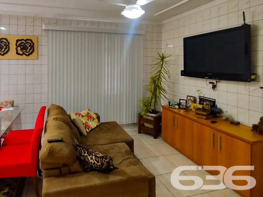 CASA COM SUÍTE + 2 DORMITÓRIOS NO BAIRRO IRIRIÚ
E