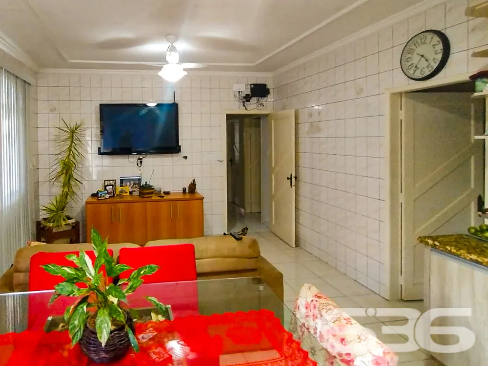 CASA COM SUÍTE + 2 DORMITÓRIOS NO BAIRRO IRIRIÚ
E
