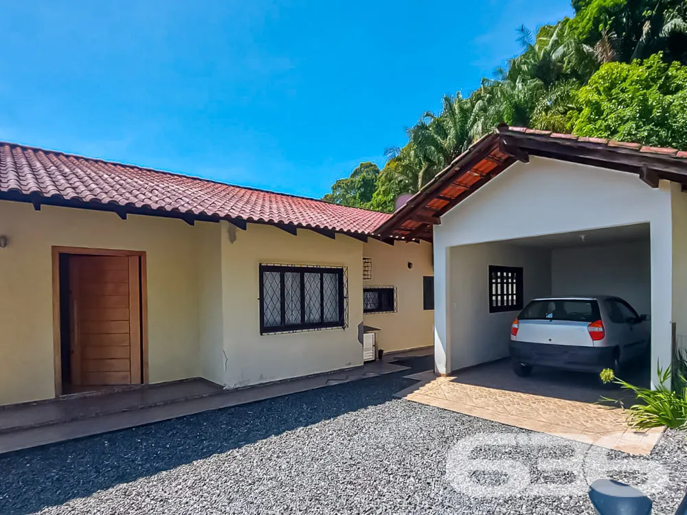 OPORTUNIDADE DE CASA COM AMPLO TERRENO PARA VOCÊ