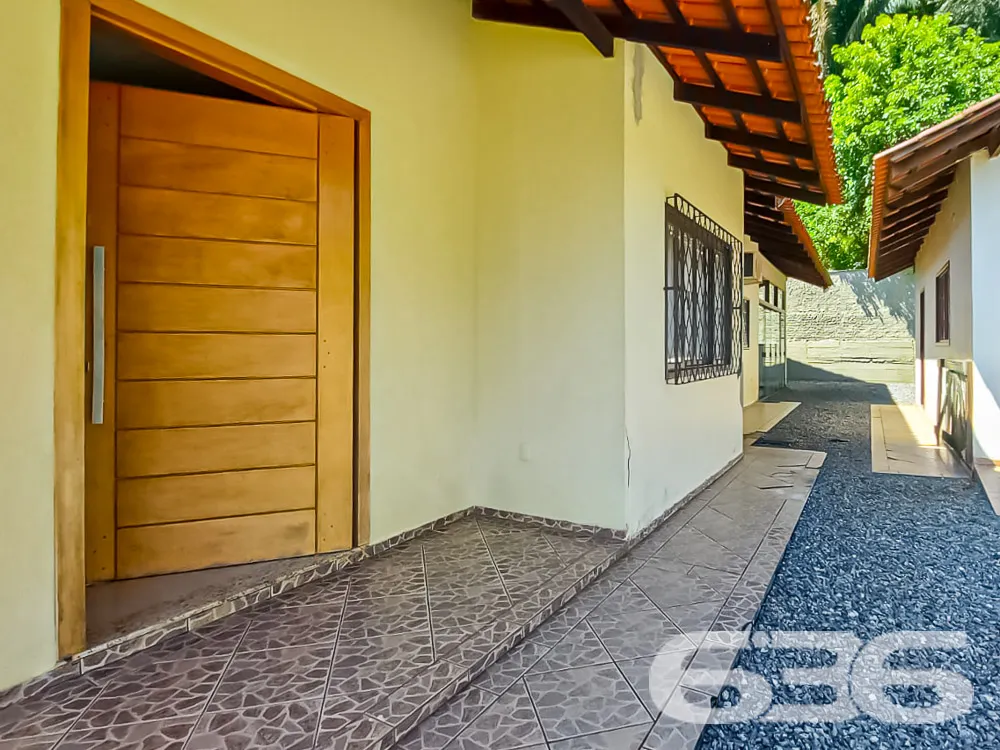 OPORTUNIDADE DE CASA COM AMPLO TERRENO PARA VOCÊ
