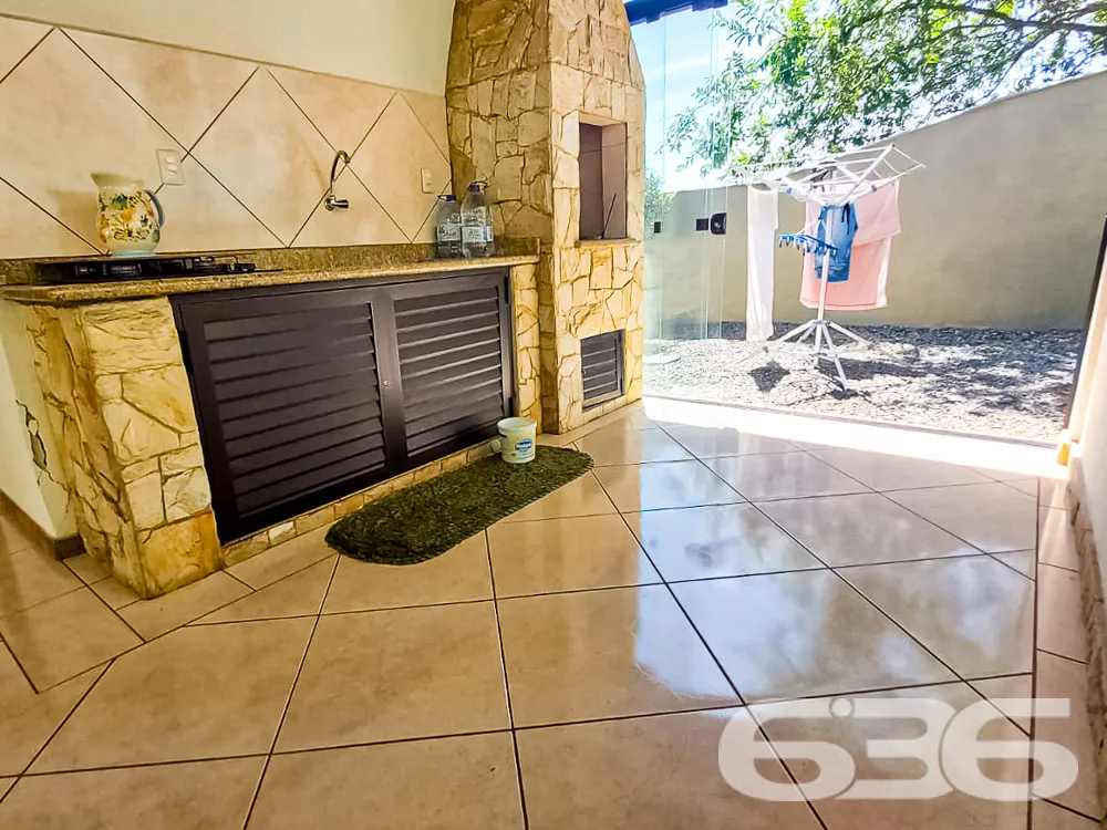 OPORTUNIDADE DE CASA COM AMPLO TERRENO PARA VOCÊ