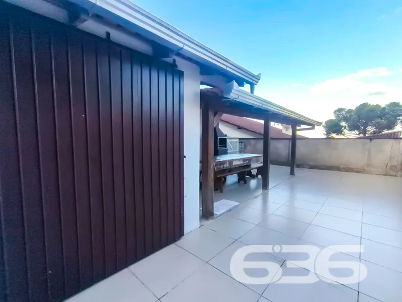 Oportunidade no Iririú: Casa térrea em terreno amp