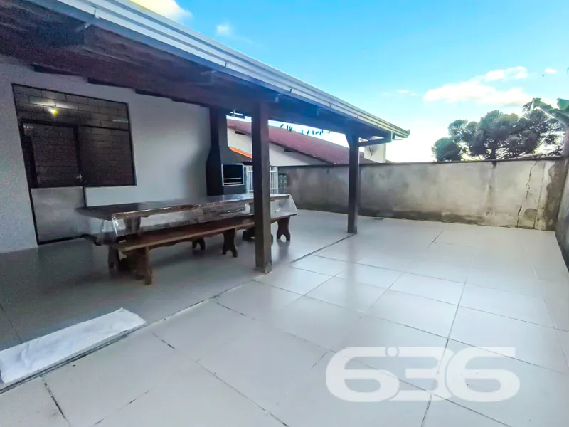 Oportunidade no Iririú: Casa térrea em terreno amp
