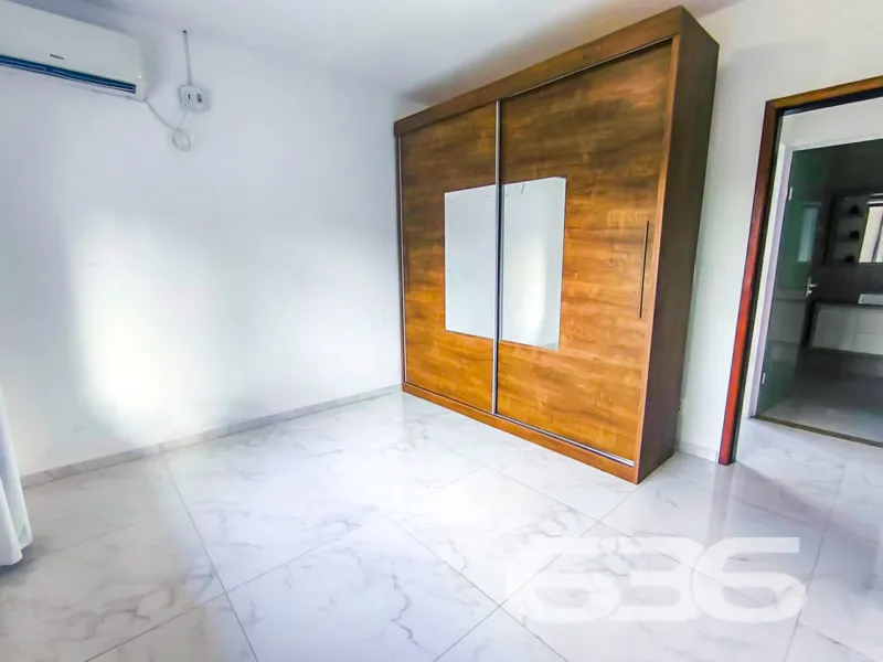 Oportunidade no Iririú: Casa térrea em terreno amp