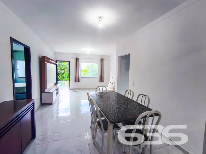 Oportunidade no Iririú: Casa térrea em terreno amp