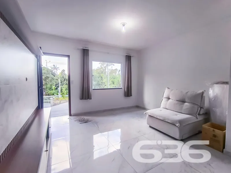 Oportunidade no Iririú: Casa térrea em terreno amp