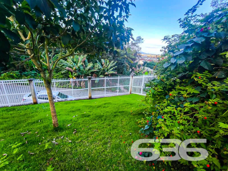 Oportunidade no Iririú: Casa térrea em terreno amp