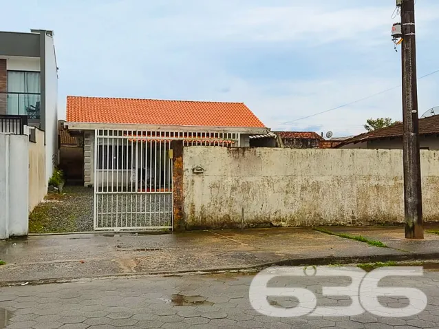 RESIDÊNCIA COM SUÍTE + 2 QUARTOS BEM LOCALIZADA NO