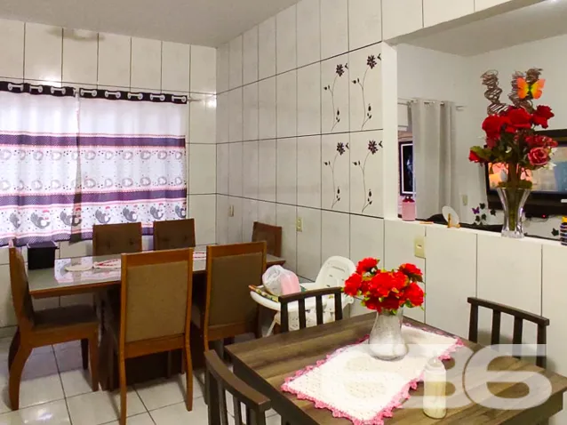 RESIDÊNCIA COM SUÍTE + 2 QUARTOS BEM LOCALIZADA NO