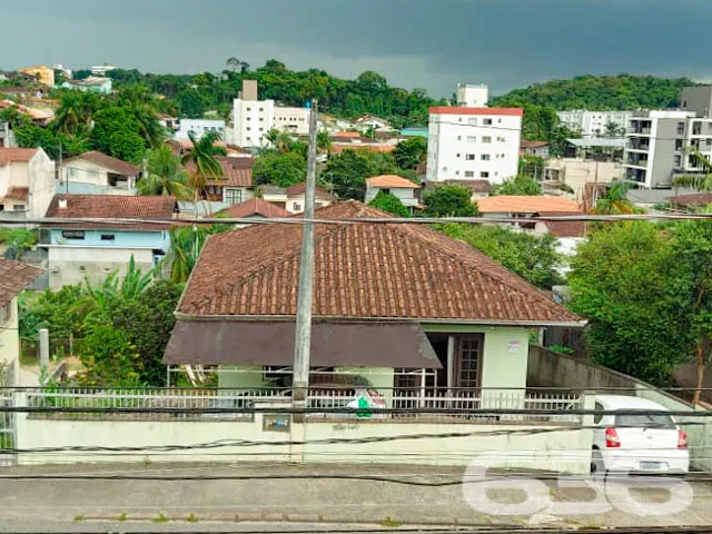 VENDE-SE IMÓVEL COM 3 DORMITÓRIOS NO BAIRRO PETRÓP