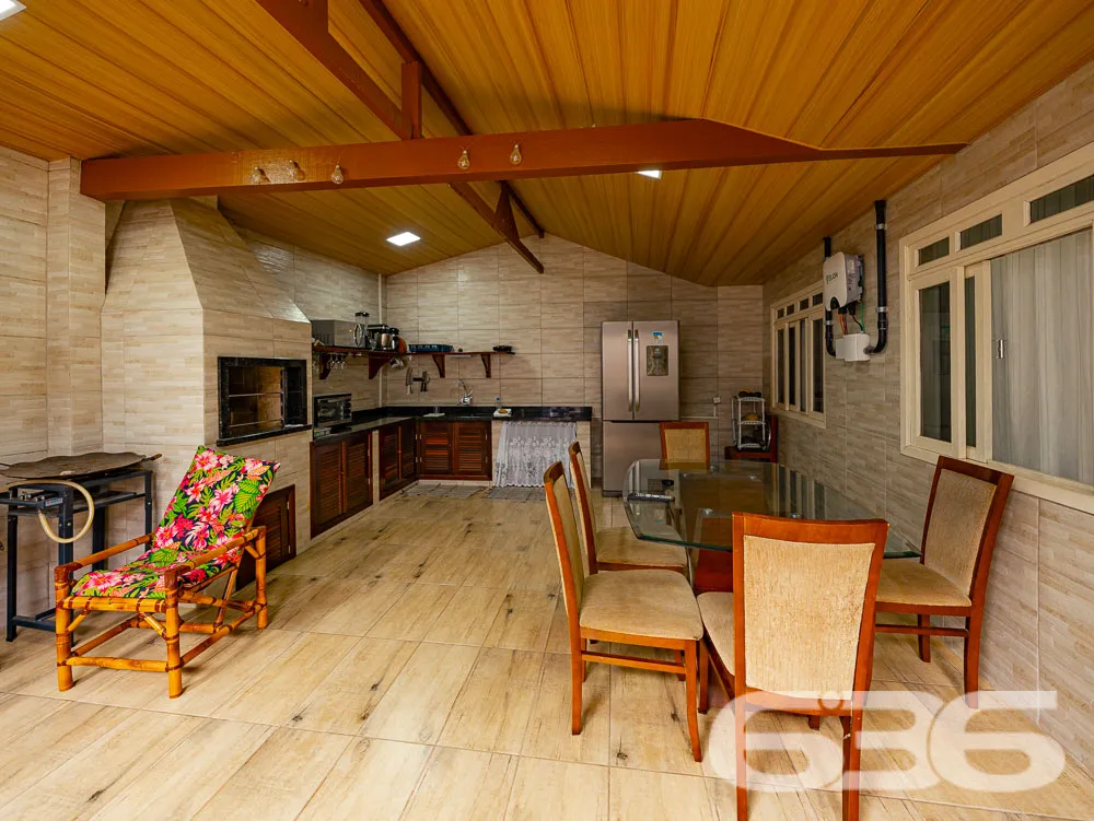 ĂTIMA CASA COM SALA COMERCIAL Ă VENDA NO BAIRRO IT