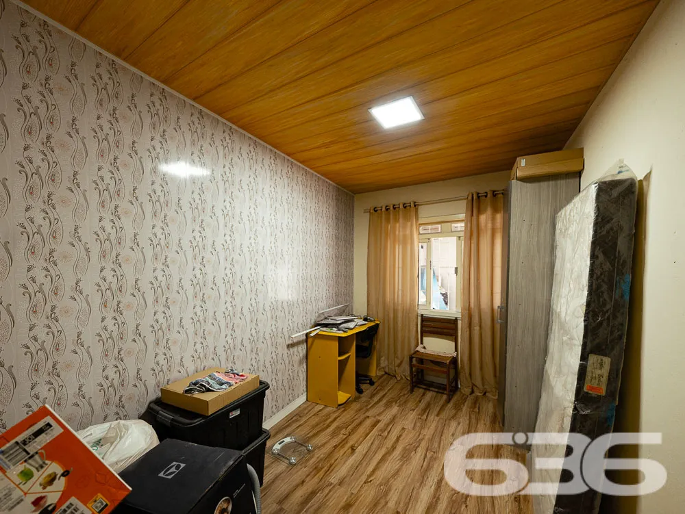 ĂTIMA CASA COM SALA COMERCIAL Ă VENDA NO BAIRRO IT