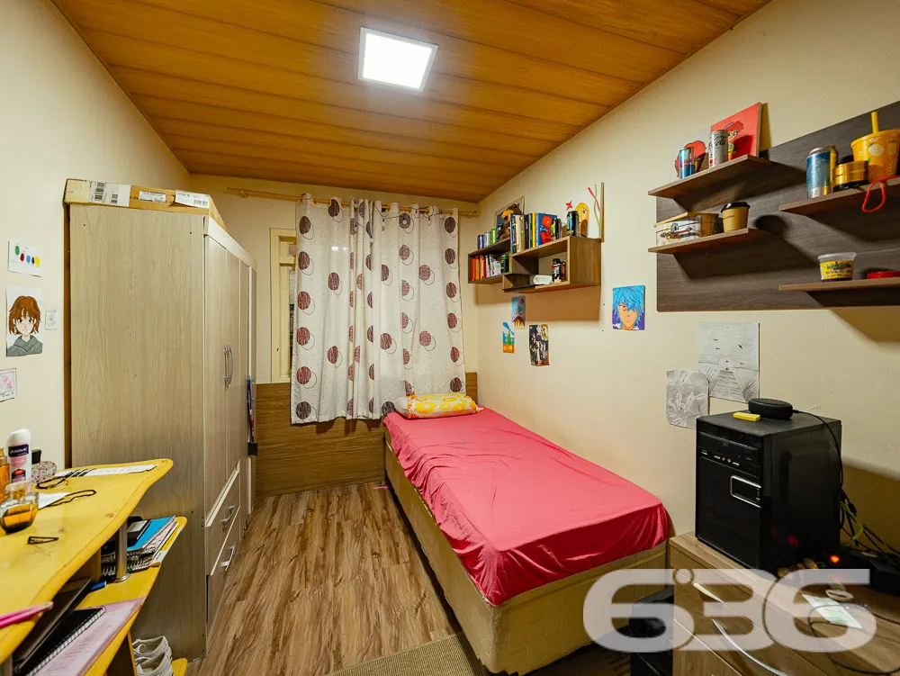 ĂTIMA CASA COM SALA COMERCIAL Ă VENDA NO BAIRRO IT