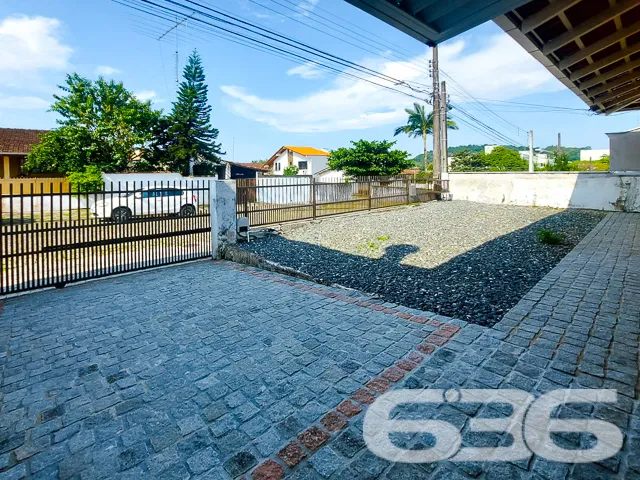 VENDE-SE RESIDĂNCIA COM SUĂTE + 5 DORMITĂRIOS NO B