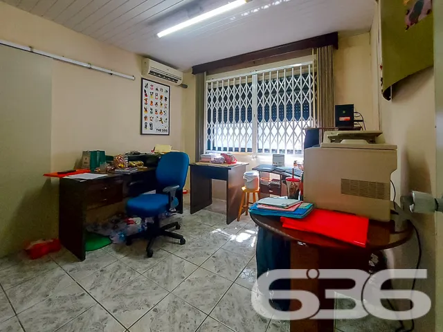 VENDE-SE RESIDĂNCIA COM SUĂTE + 5 DORMITĂRIOS NO B