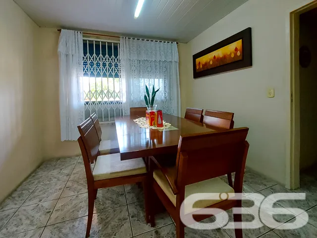 VENDE-SE RESIDĂNCIA COM SUĂTE + 5 DORMITĂRIOS NO B