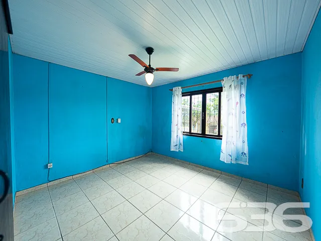 VENDE-SE CASA COM 3 DORMITĂRIOS NO BAIRRO PARANAGU