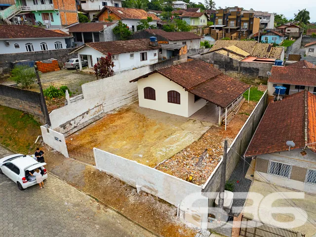 VENDE-SE IMĂVEL NO BAIRRO ITAUM
Apresentamos uma