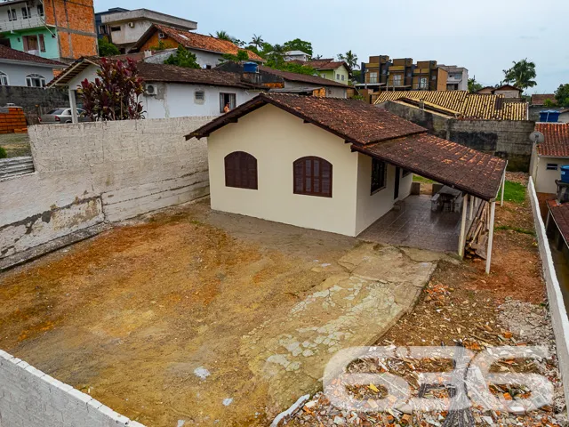 VENDE-SE IMĂVEL NO BAIRRO ITAUM
Apresentamos uma