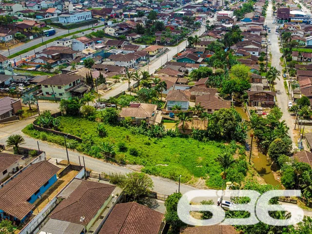 VENDE-SE TERRENO DE ESQUINA NO BAIRRO BOEHMERWALD,