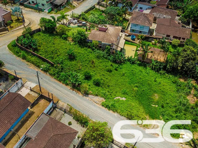 VENDE-SE TERRENO DE ESQUINA NO BAIRRO BOEHMERWALD,