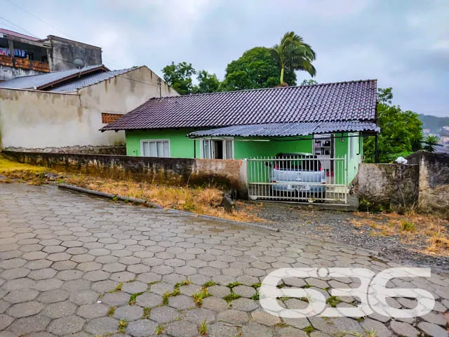 RESIDĂNCIA COM 3 QUARTOS NO BAIRRO BOEHMERWALD - E