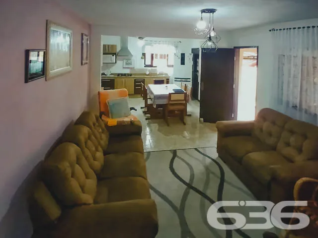 RESIDĂNCIA COM 2 QUARTOS + SUĂTE NO BAIRRO BOEHMER