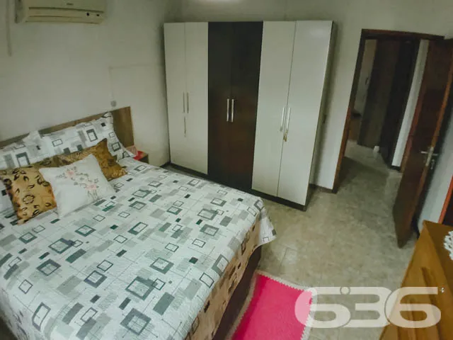 RESIDĂNCIA COM 2 QUARTOS + SUĂTE NO BAIRRO BOEHMER