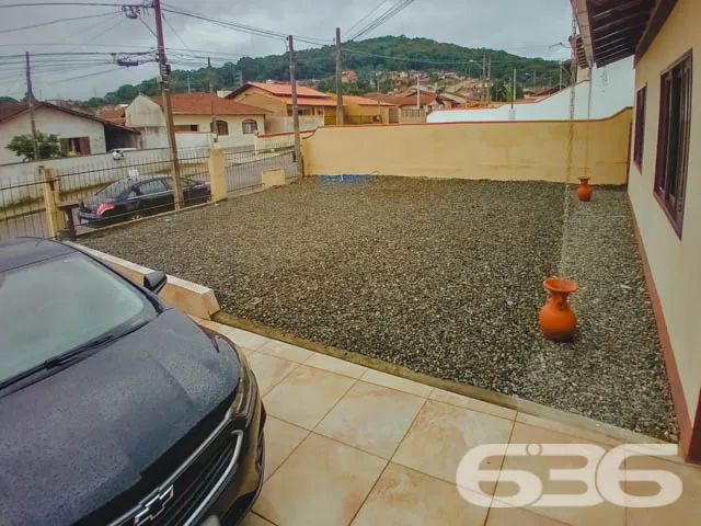 RESIDĂNCIA COM 2 QUARTOS + SUĂTE NO BAIRRO BOEHMER