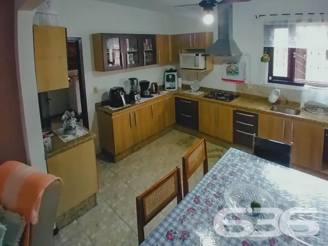 RESIDĂNCIA COM 2 QUARTOS + SUĂTE NO BAIRRO BOEHMER