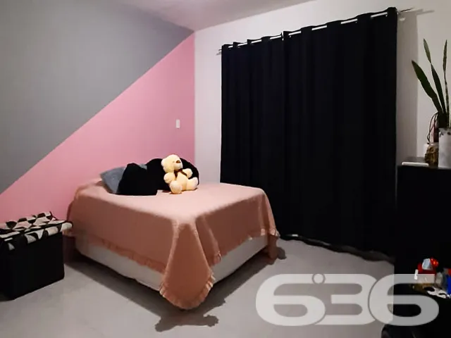 OPORTUNIDADE DE CASA COM AMPLO QUINTAL
Procurand